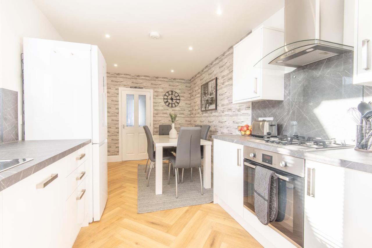 Bright, Fresh, Renovated 3 Bedroom Apartment In The Heart Of Montrose Angus Exterior foto