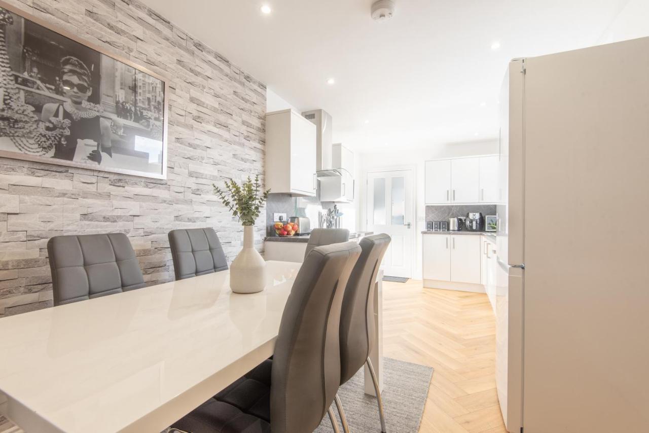 Bright, Fresh, Renovated 3 Bedroom Apartment In The Heart Of Montrose Angus Exterior foto