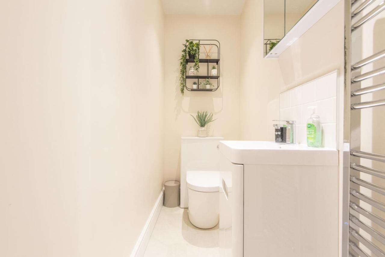 Bright, Fresh, Renovated 3 Bedroom Apartment In The Heart Of Montrose Angus Exterior foto