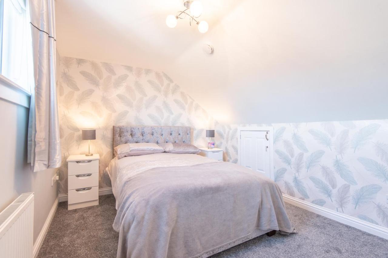 Bright, Fresh, Renovated 3 Bedroom Apartment In The Heart Of Montrose Angus Exterior foto