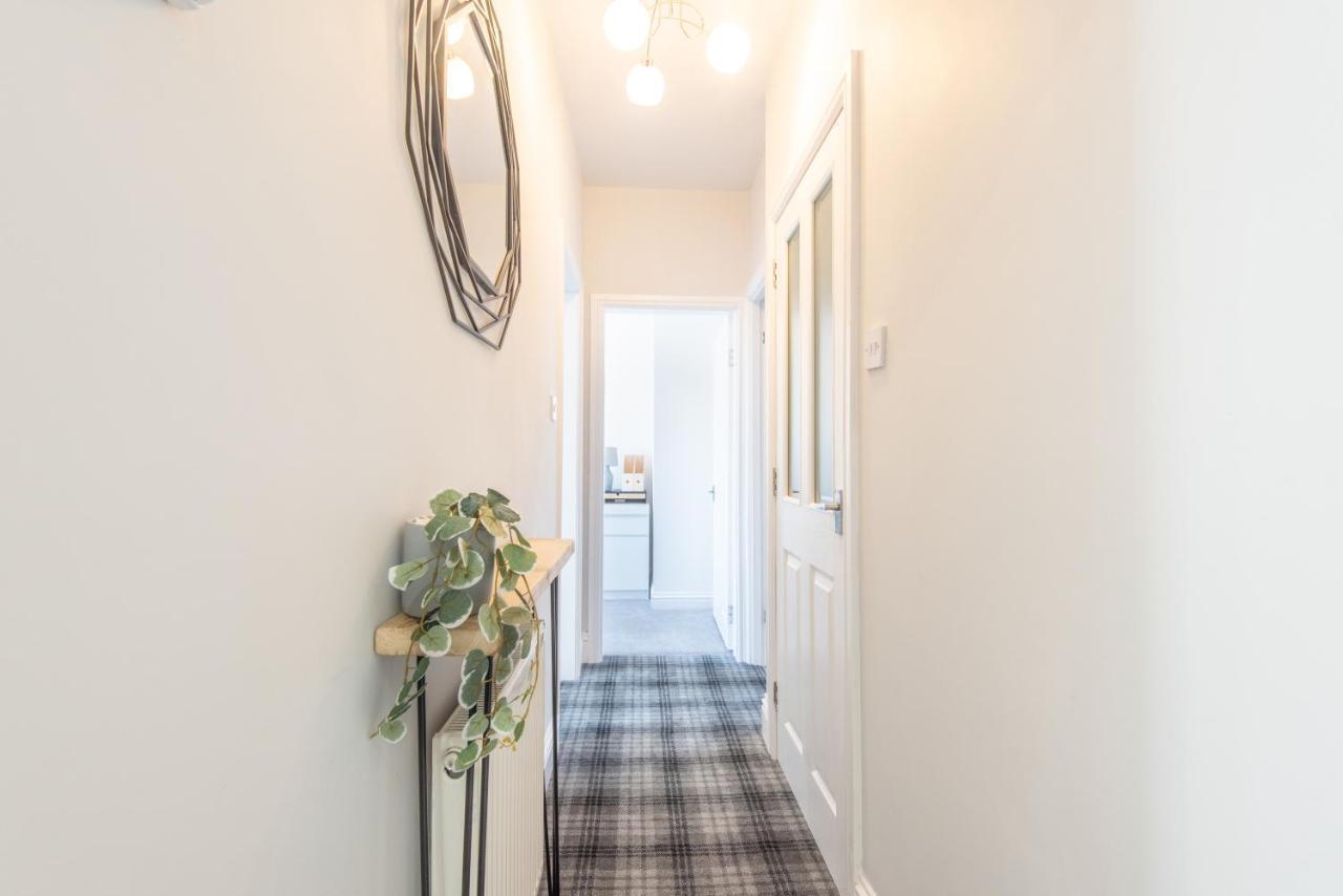 Bright, Fresh, Renovated 3 Bedroom Apartment In The Heart Of Montrose Angus Exterior foto