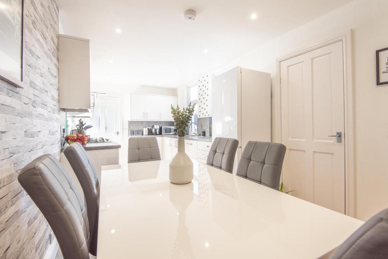 Bright, Fresh, Renovated 3 Bedroom Apartment In The Heart Of Montrose Angus Exterior foto
