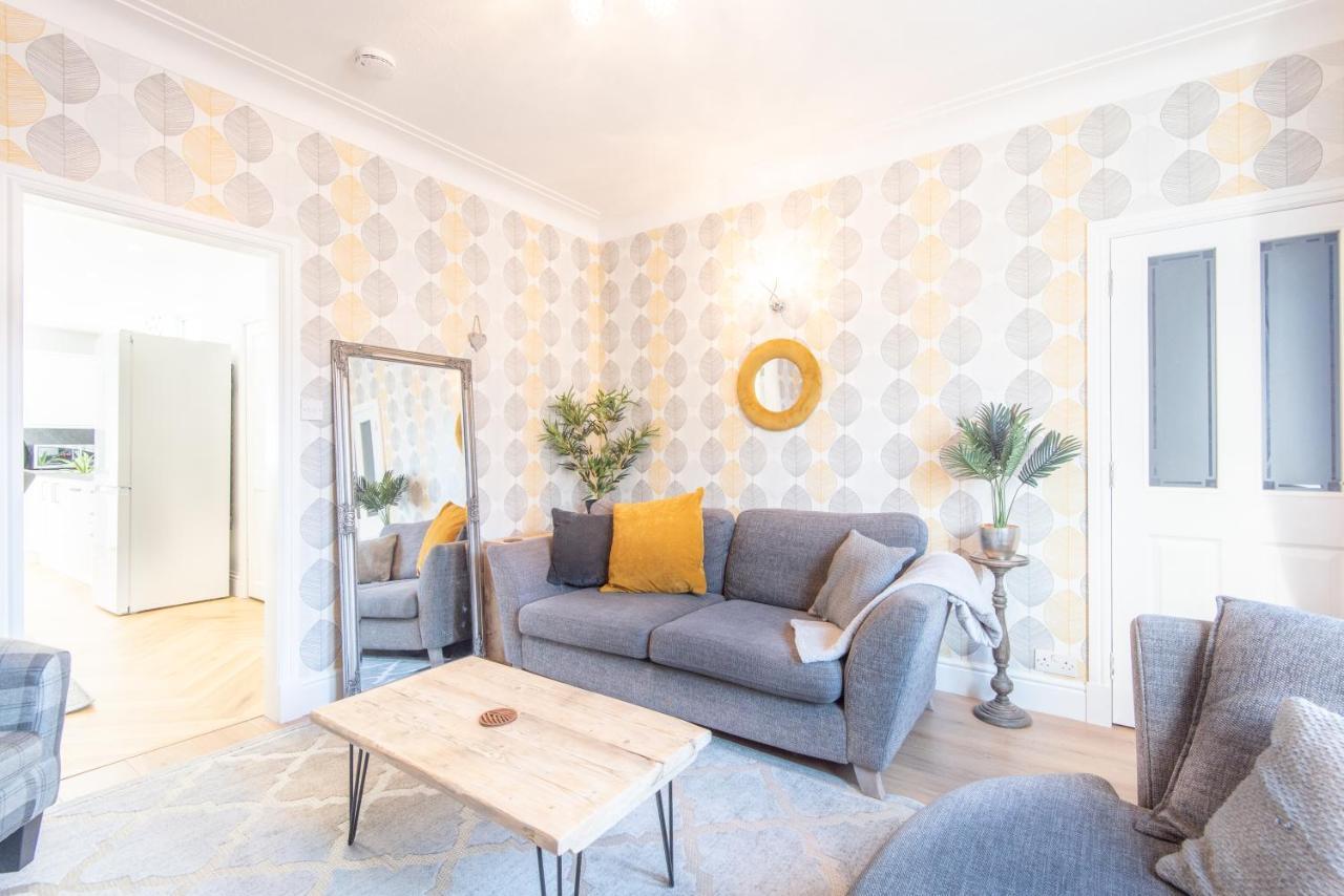 Bright, Fresh, Renovated 3 Bedroom Apartment In The Heart Of Montrose Angus Exterior foto